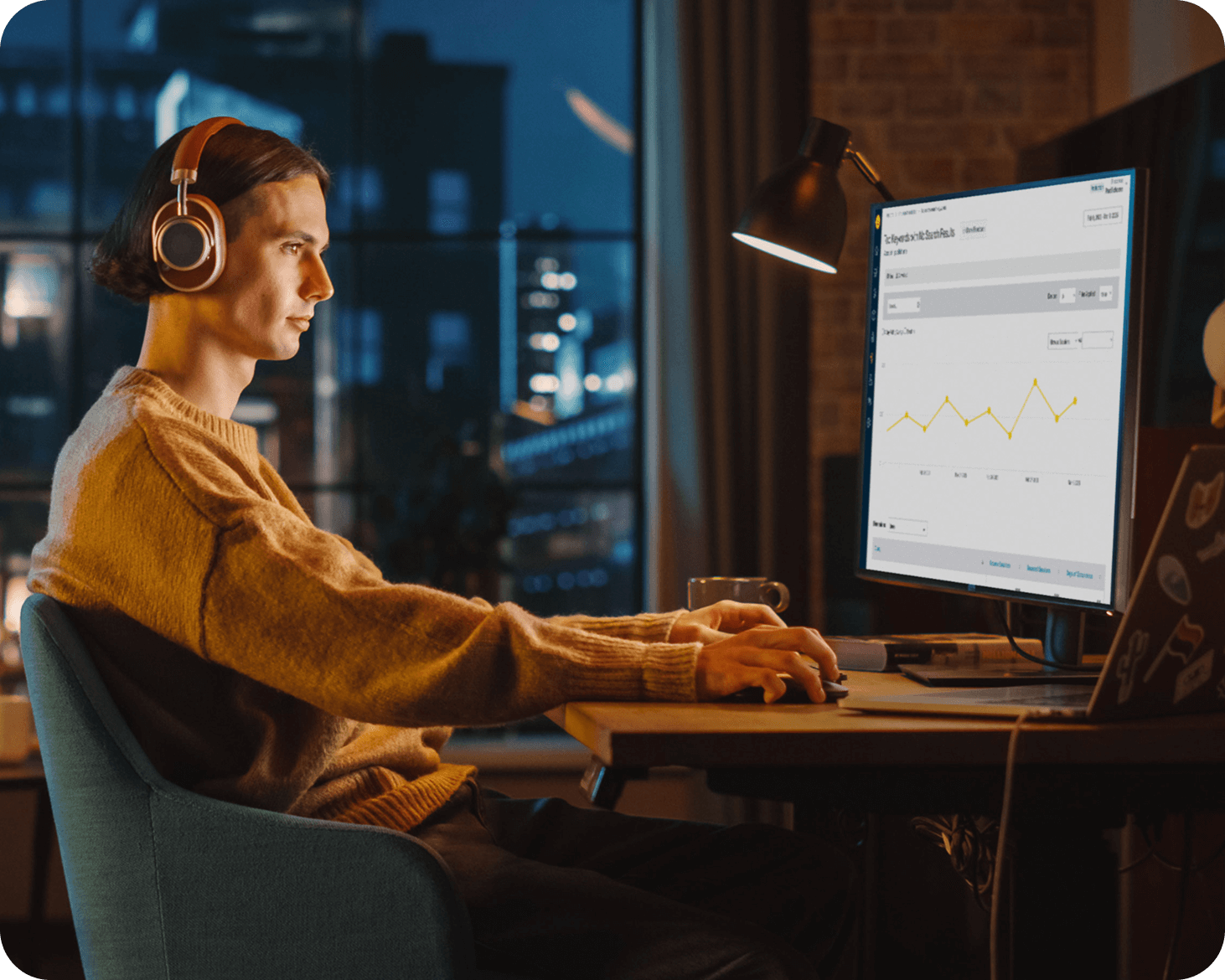 Machine-Learning-Metrics_marketer-looking-at-data